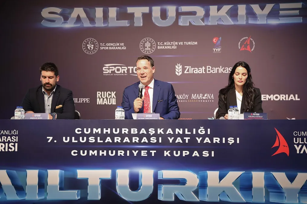 İstanbul Boğazı'nda Cumhuriyet rüzgarı: 650 sporcu dev kupa için yelken açıyor