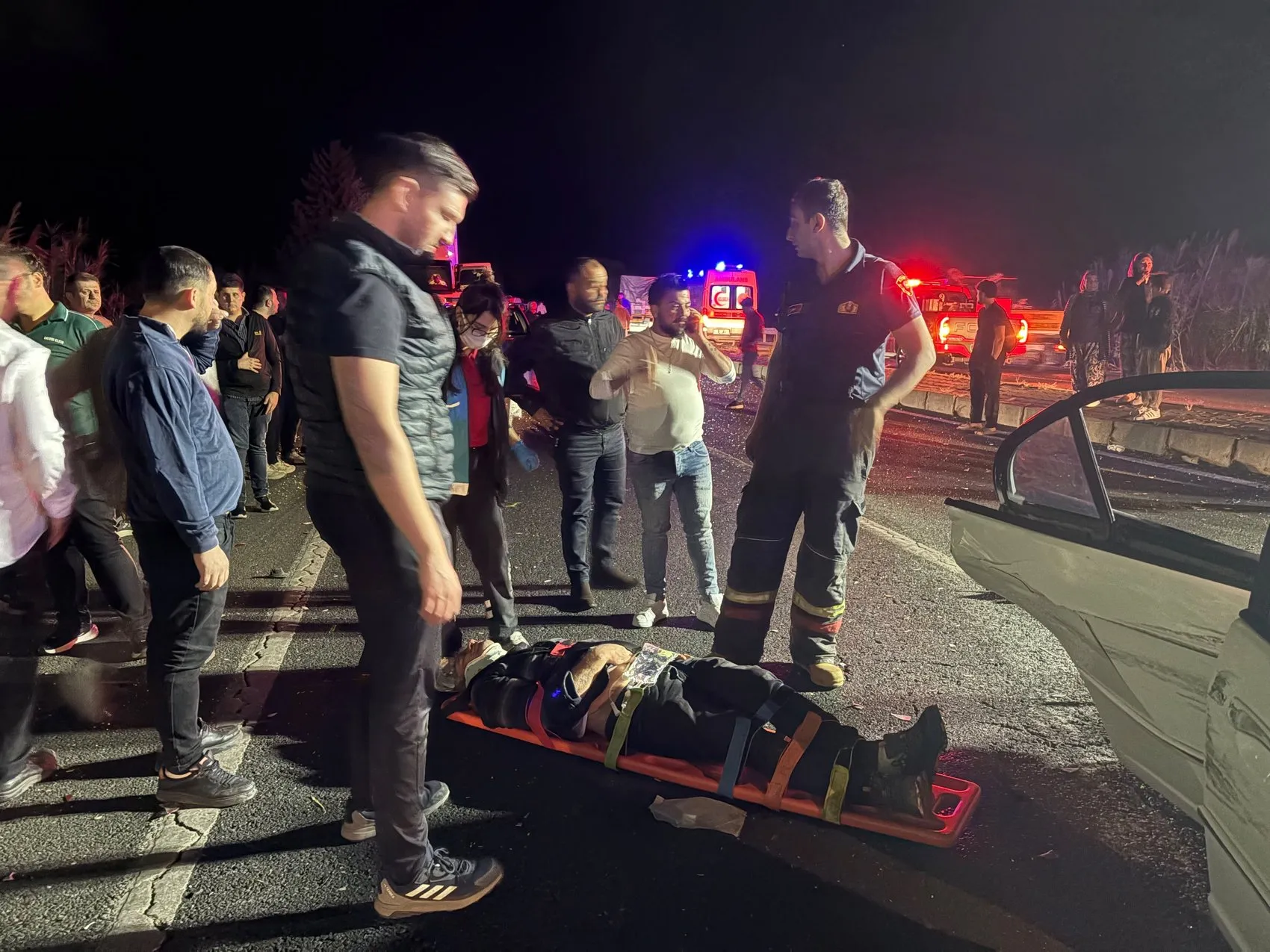 Nazilli'de gece yarısı dehşeti: İlk kazaya müdahale eden ekiplerin arasına daldı