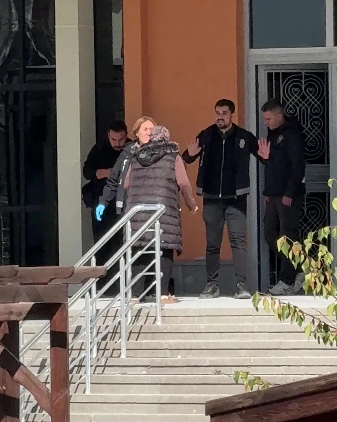 Sınav kapısında dramatik anlar: Bir dakikalık gecikme hayalleri yıktı