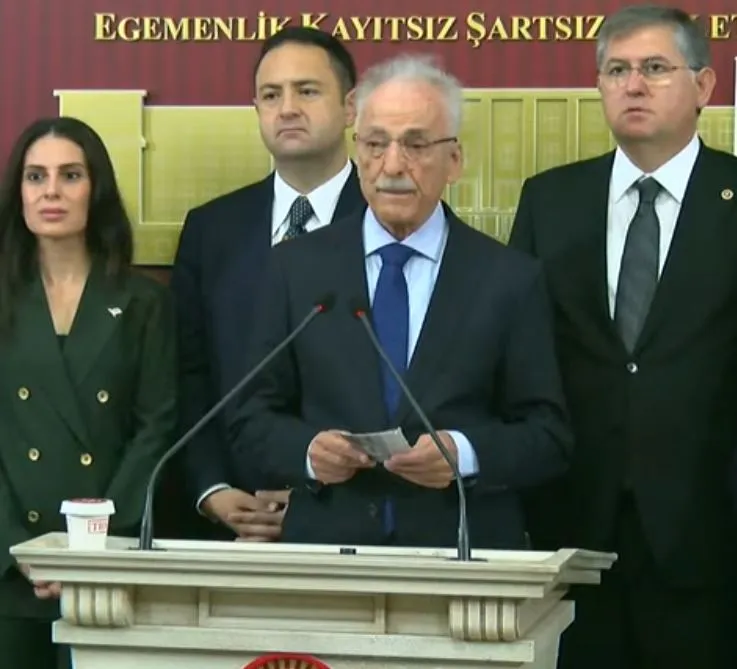 Siyasetin deneyimli ismi Murat Karayalçın rotayı Yeni Parti'ye çevirdi