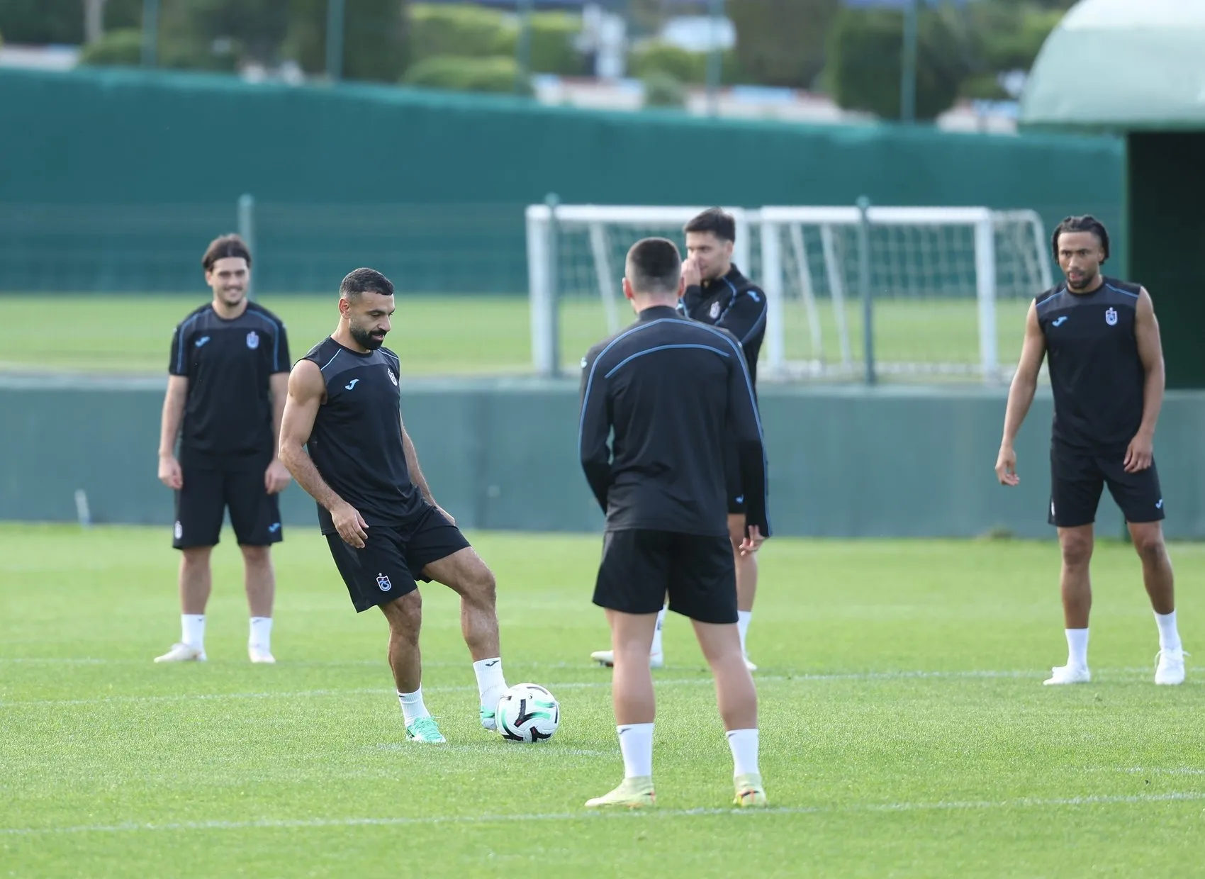 Bordo-mavililerde Hearts mesaisi bitti: Gözler kritik randevuya çevrildi