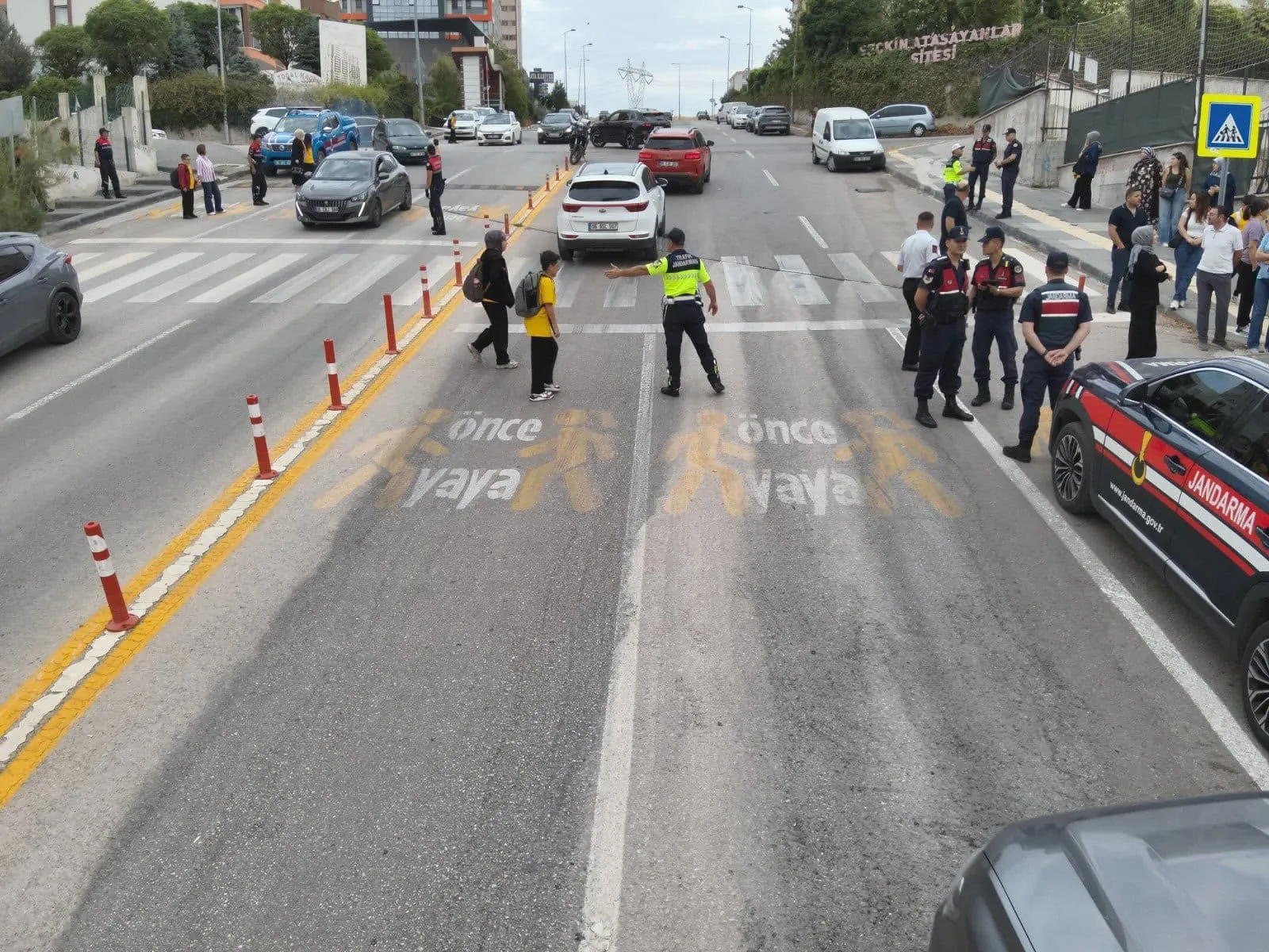 Başkentte okul önlerinde sıkı takip: 20 günde binlerce kişi mercek altına alındı