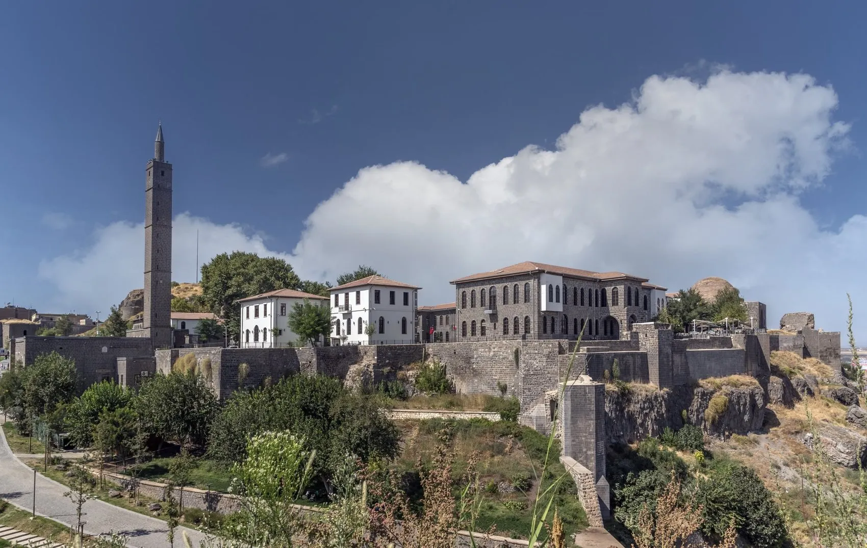 Diyarbakır'da 40 yıllık sessizlik bozuldu: Şehrin yeni gündemi sanat ve gastronomi
