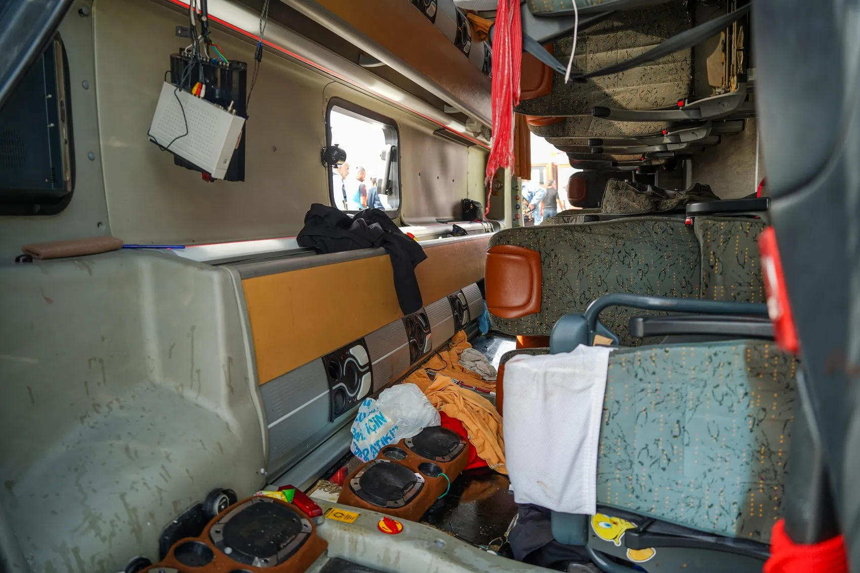 Antalya-Isparta yolunda dehşet anları: Midibüs devrildi, çok sayıda yaralı var