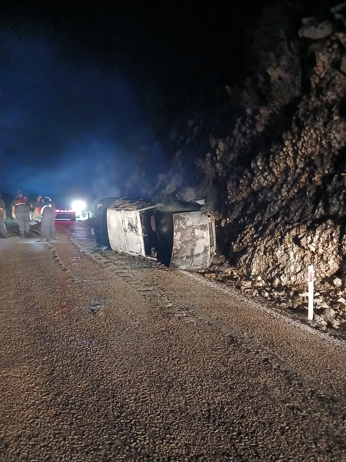 Finike'de korkunç kaza: Otomobil küle döndü, sürücünün cansız bedeni uçurumda bulundu