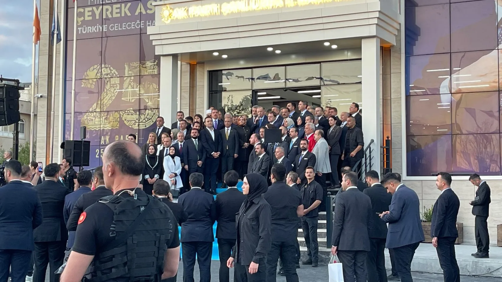Şanlıurfa'da Siyasetin Yeni Üssü Kapılarını Açtı: Erdoğan'dan Teşkilata Mesaj