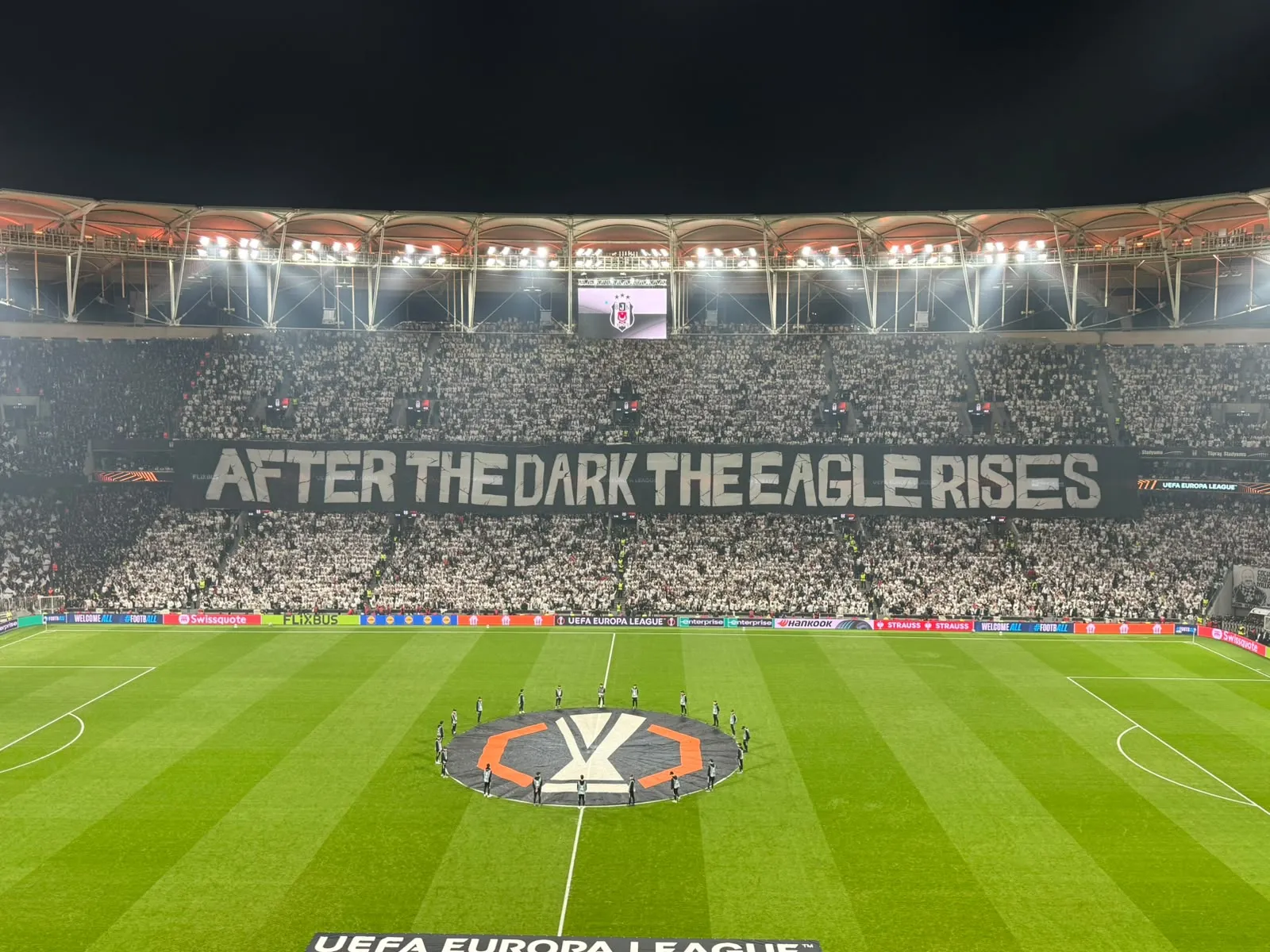 Tüpraş Stadyumu'nda dev gece: Beşiktaş'ta radikal değişim ve tribünlerde görsel şölen