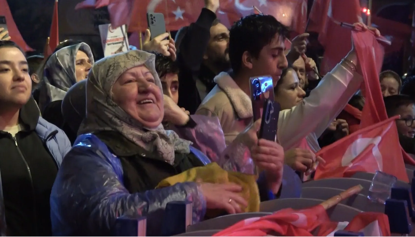 Bursa'da Cumhuriyet coşkusu yağmura meydan okudu: Gökdere'de unutulmaz gece