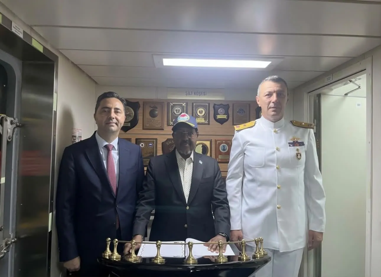 Somali'nin enerji geleceği için kritik adım: Cumhurbaşkanı Mahmud'dan Türk gemisine ziyaret