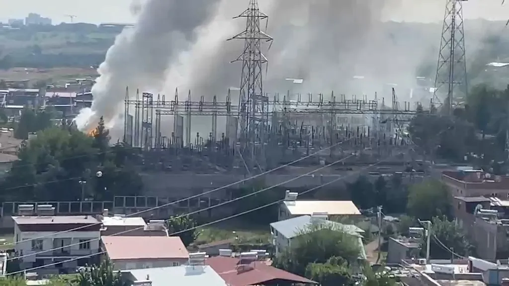 Diyarbakır'da korku dolu anlar: Altyapı çalışması dev trafo merkezini patlattı