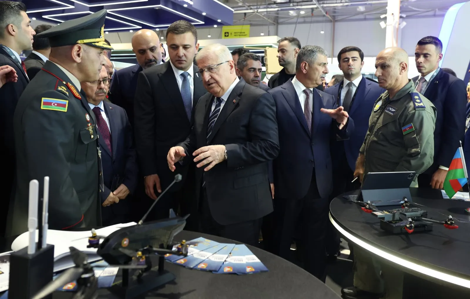 Bakü'de savunma teknolojileri rüzgarı: Bakan Güler'den kritik inceleme