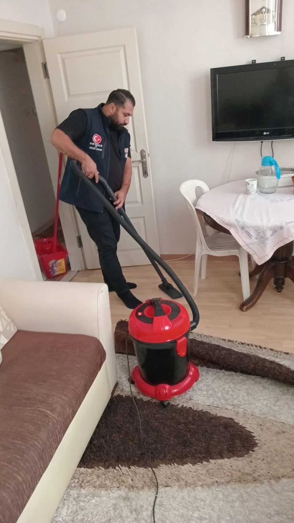 Fatih'te kimsesizlerin kapısı çalınıyor: Yaşlılar için şefkat eli uzandı