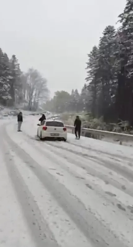 Uludağ'da kışın ilk sürprizi sürücüleri hazırlıksız yakaladı