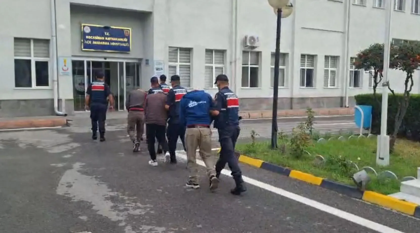 Türkiye genelinde geniş çaplı DEAŞ darbesi: 16 ilde eş zamanlı baskın