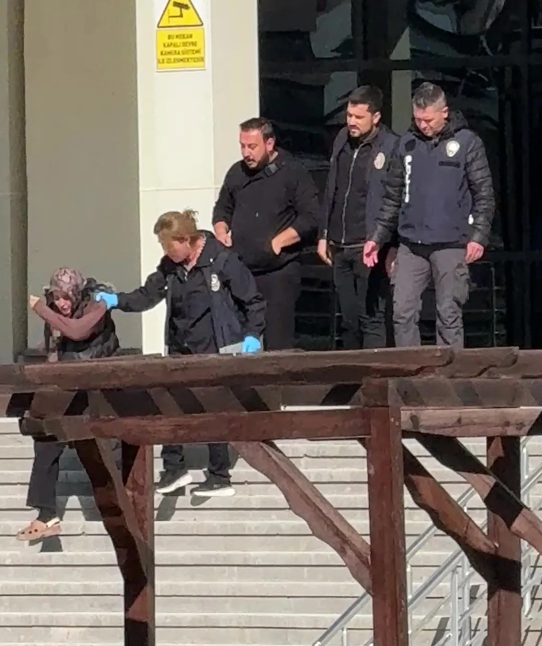 Sınav kapısında dramatik anlar: Bir dakikalık gecikme hayalleri yıktı