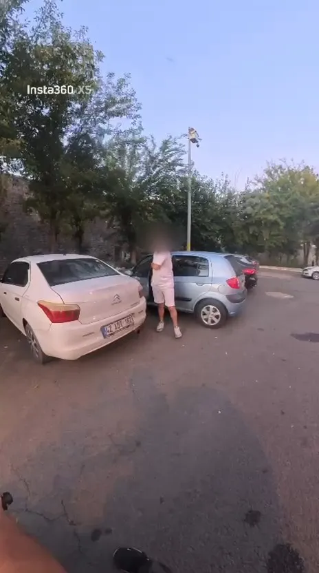 Diyarbakır sokaklarında gergin anlar: Yol verme kavgası kask kamerasında