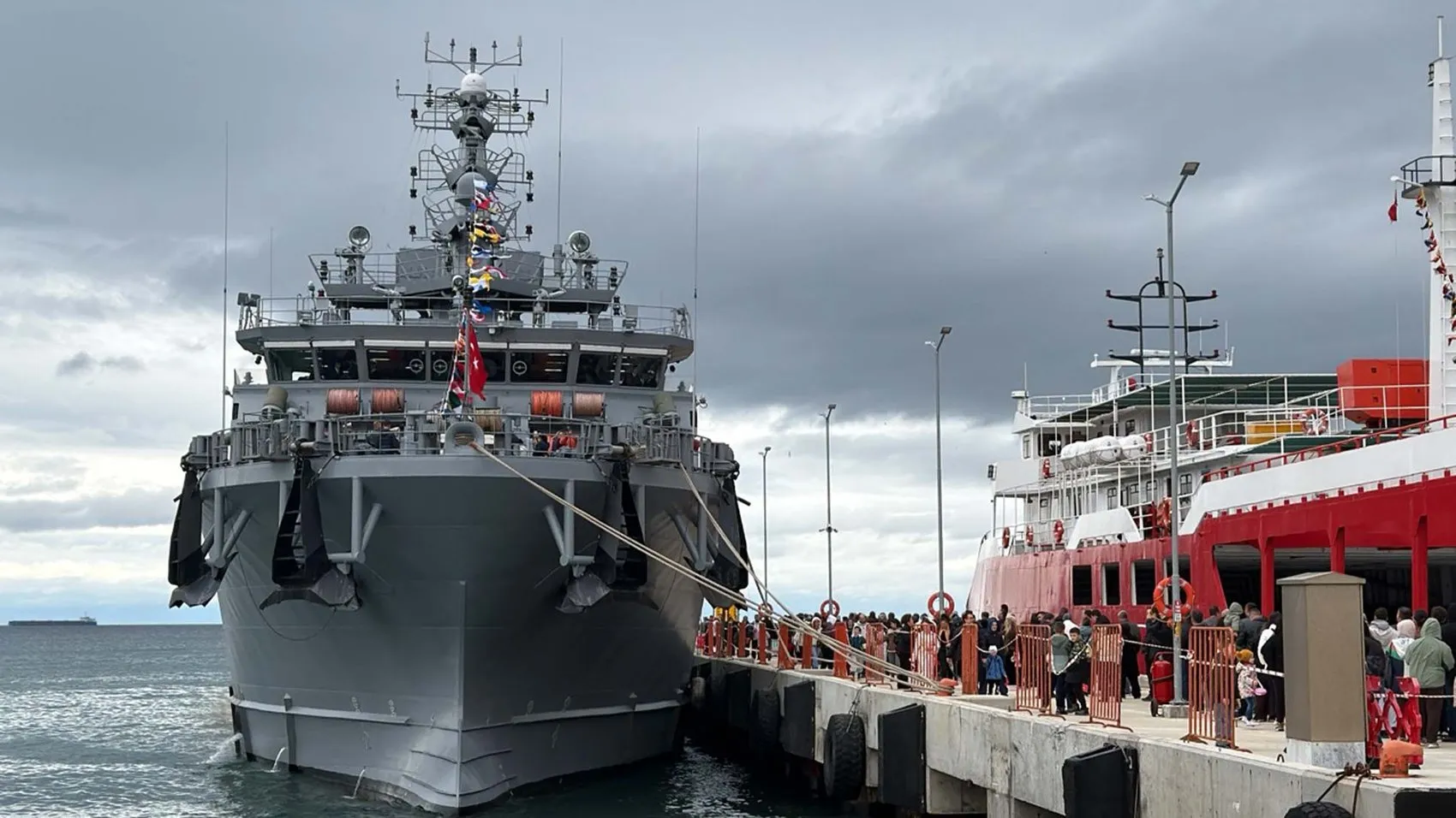 Tekirdağ limanında bayram coşkusu: TCG Işın vatandaşlarla buluştu