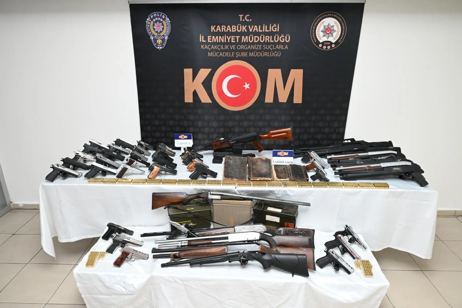 İki ilde eş zamanlı baskın: Silah deposuna dönen adreslerde tarihi eserler de çıktı