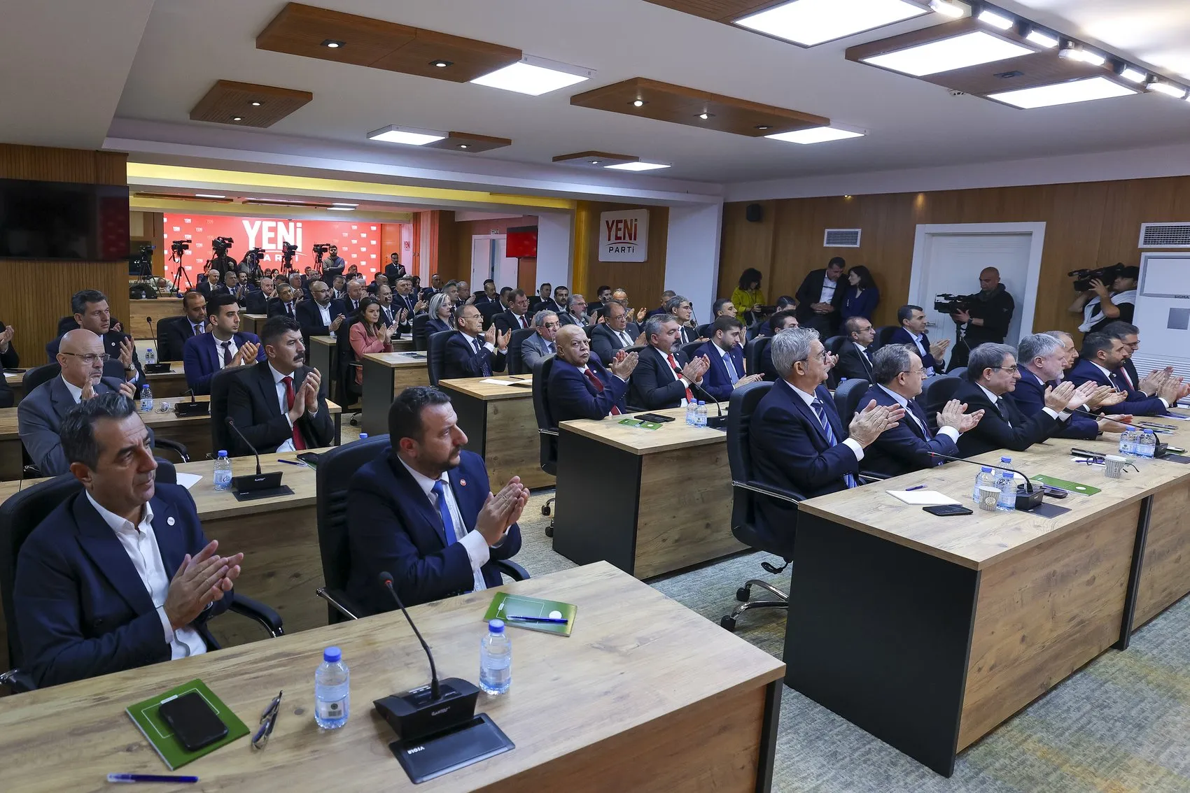 Özgür Özel'den 114 milyar dolarlık vurgun çıkışı: Mağdur artık 86 milyon