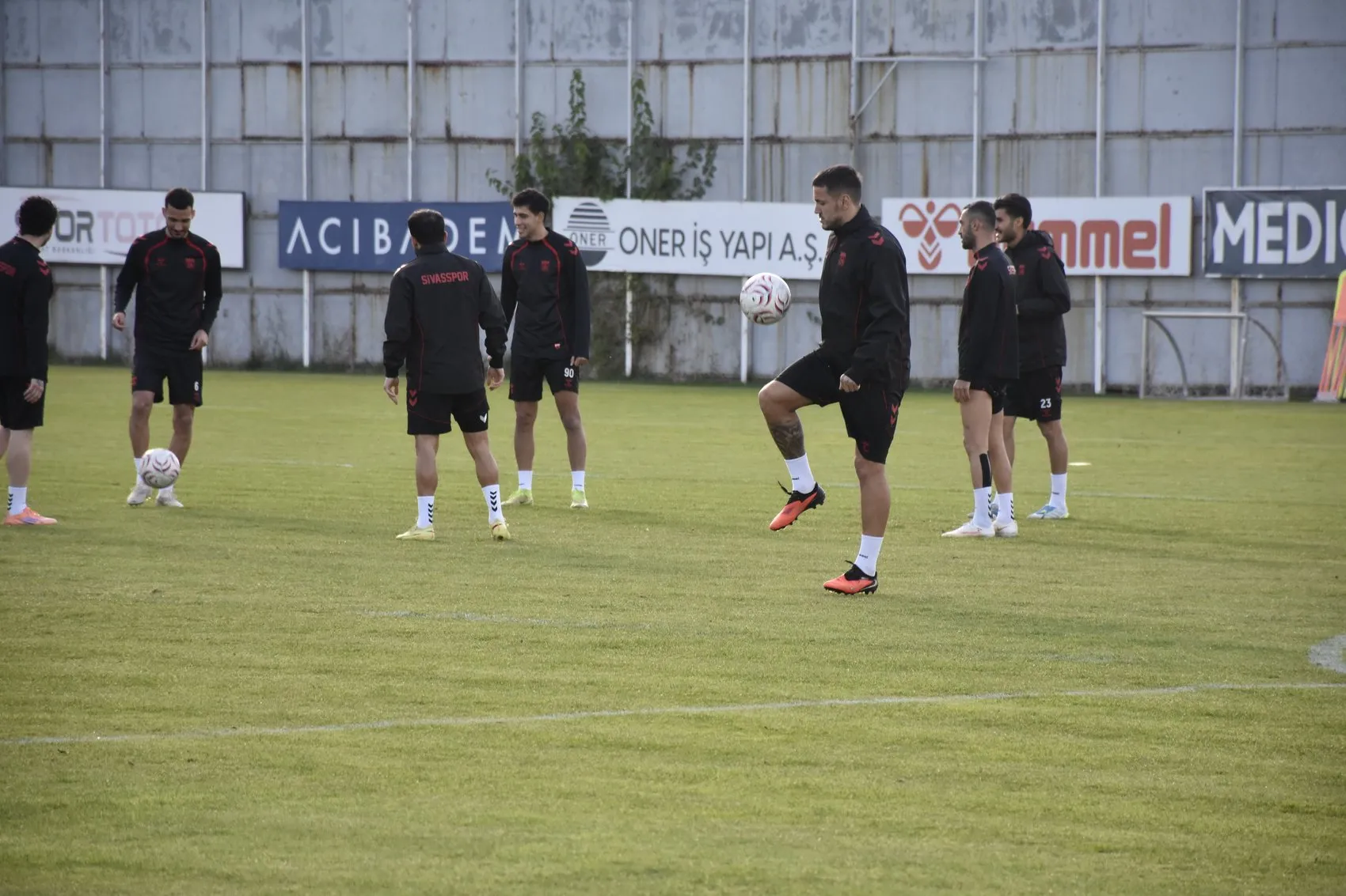 Sivasspor'da Çağdaş Çavuş Dönemi: Yuvaya Dönüşün Heyecanı ve Büyük Hedefler