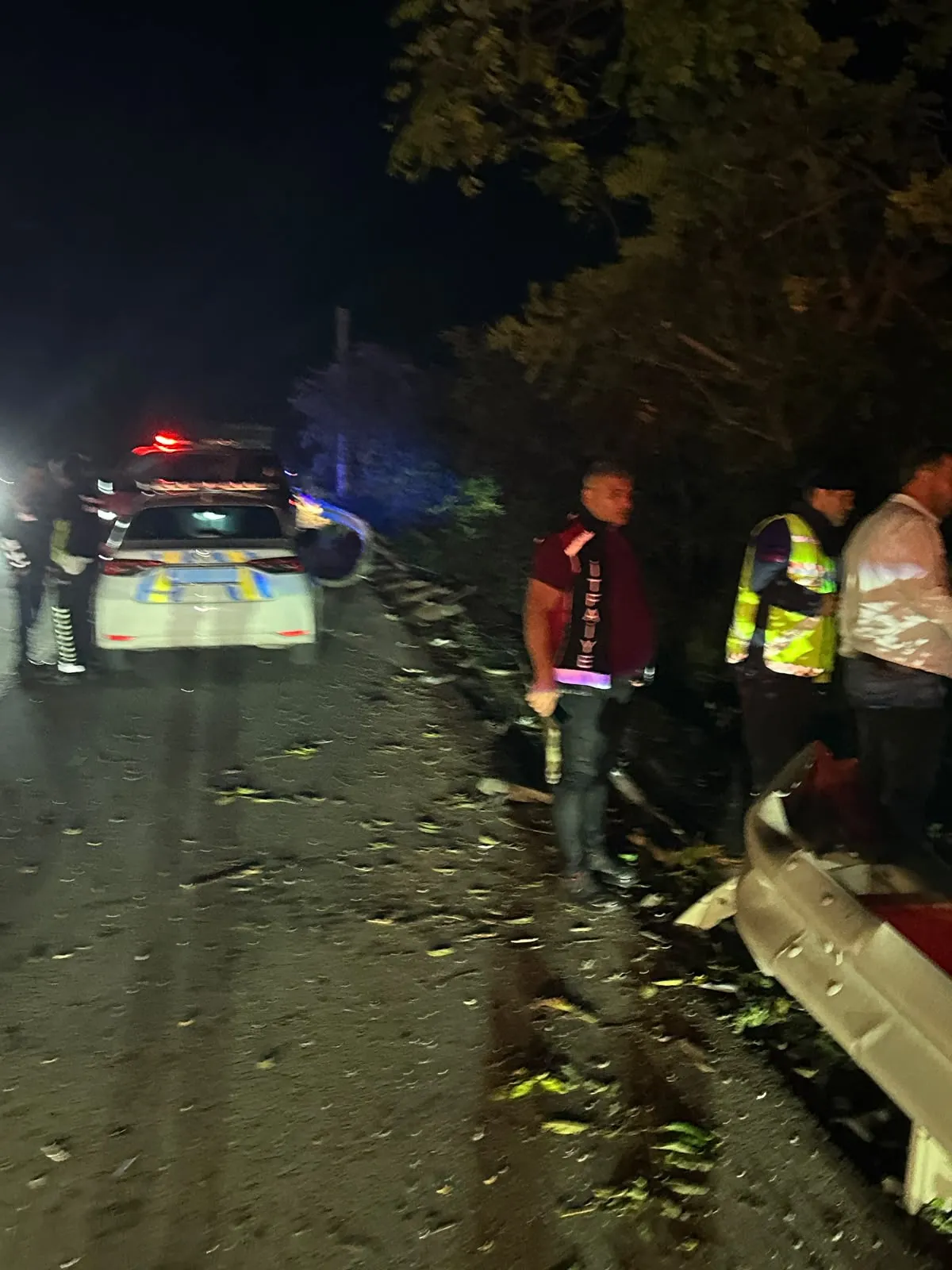 Karadeniz'in hırçın dalgaları bekliyordu: TIR denize düşmekten son anda kurtuldu