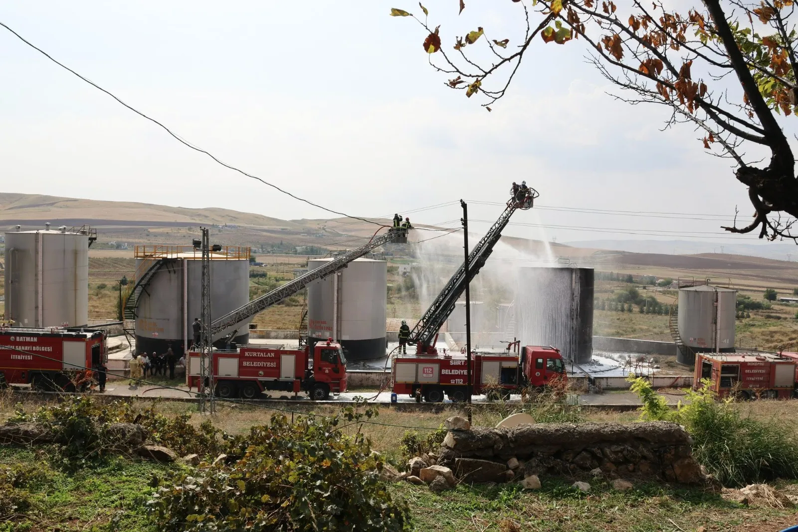 Kurtalan'daki petrol sahasında korku dolu anlar: İki kişi hastaneye kaldırıldı