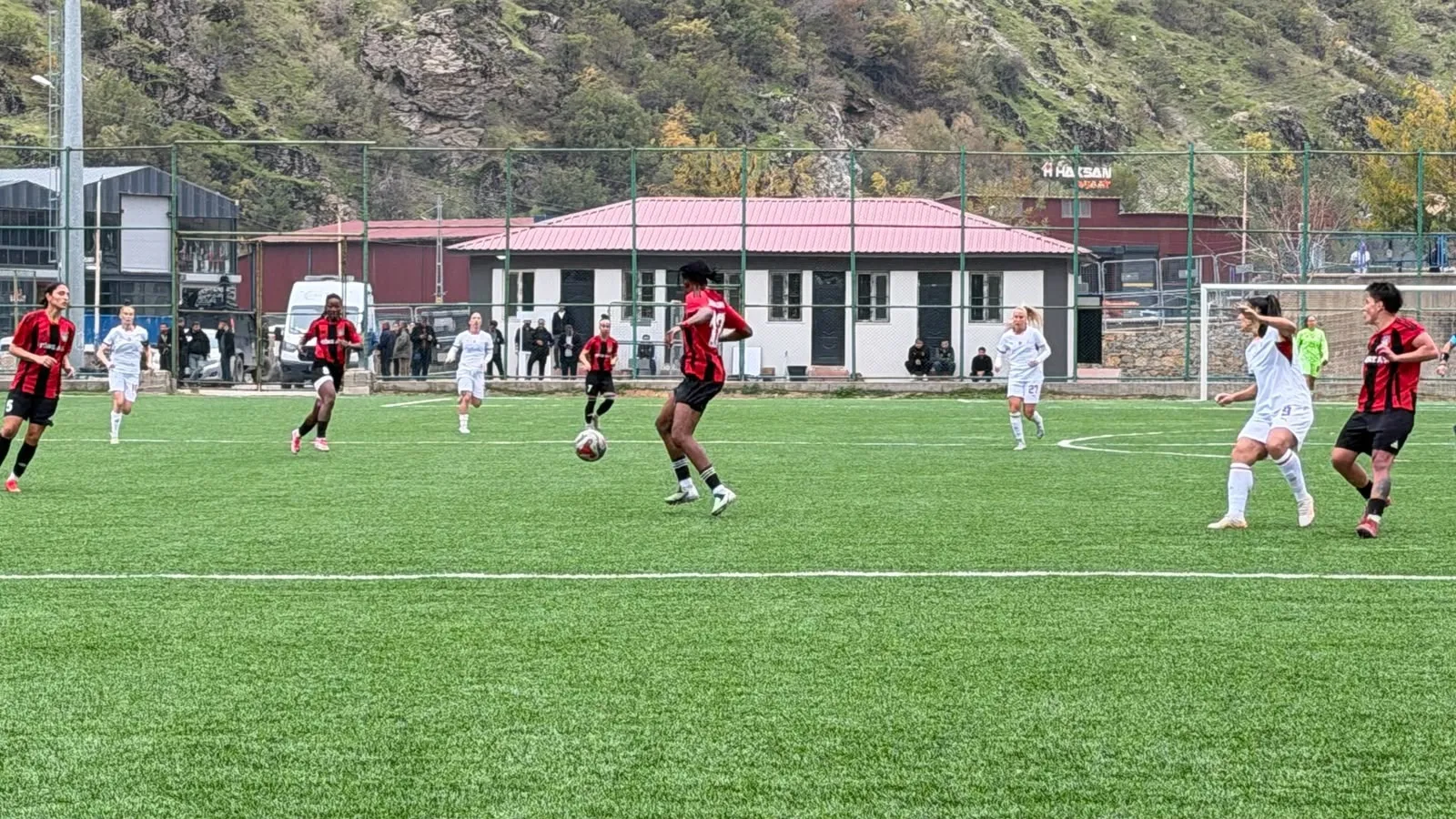 Şemdinli'de nefes kesen düello: Galatasaray'a Yüksekova engeli