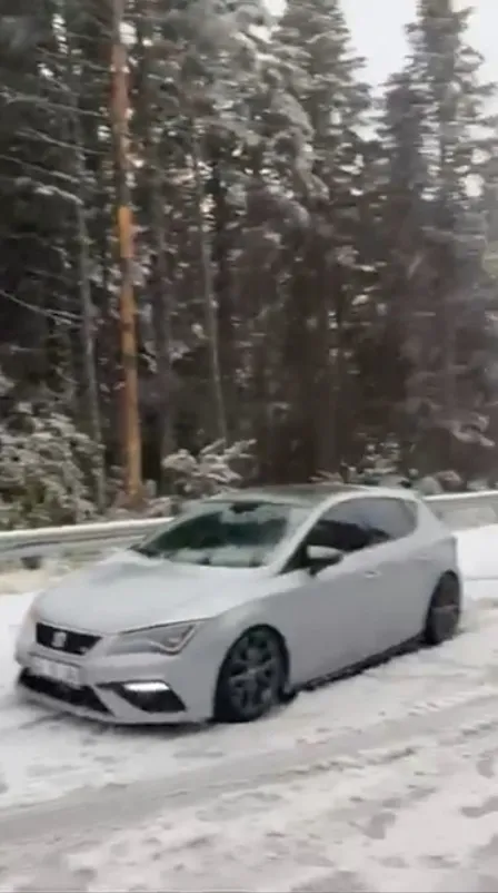 Uludağ'da kışın ilk sürprizi sürücüleri hazırlıksız yakaladı