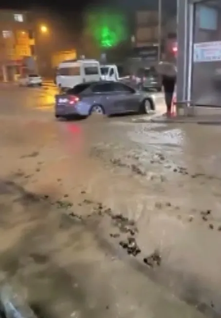 Yalova'da sağanak alarmı: Okullar tatil edildi, motosiklet trafiğine yasak geldi