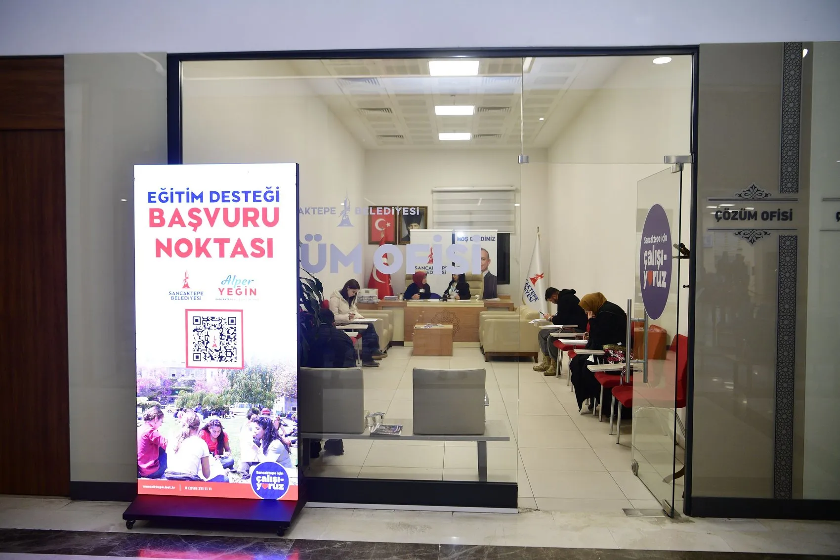Sancaktepe'de üniversiteli olan gençlere çifte müjde: Hem eğitim hem ulaşım desteği