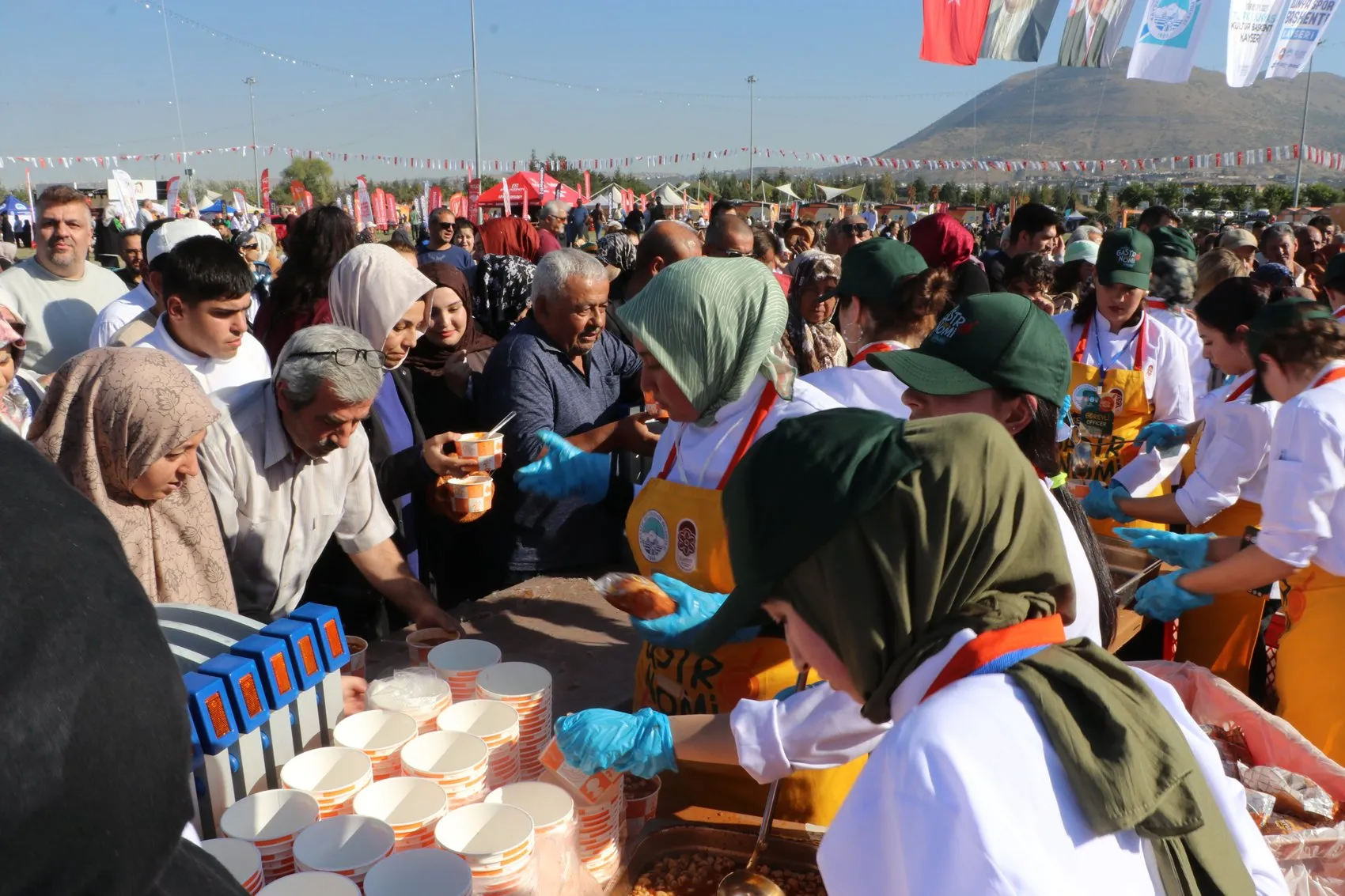 Kayseri’de dev kazanlar kaynadı: Bir tonluk lezzet şöleni şehri sardı