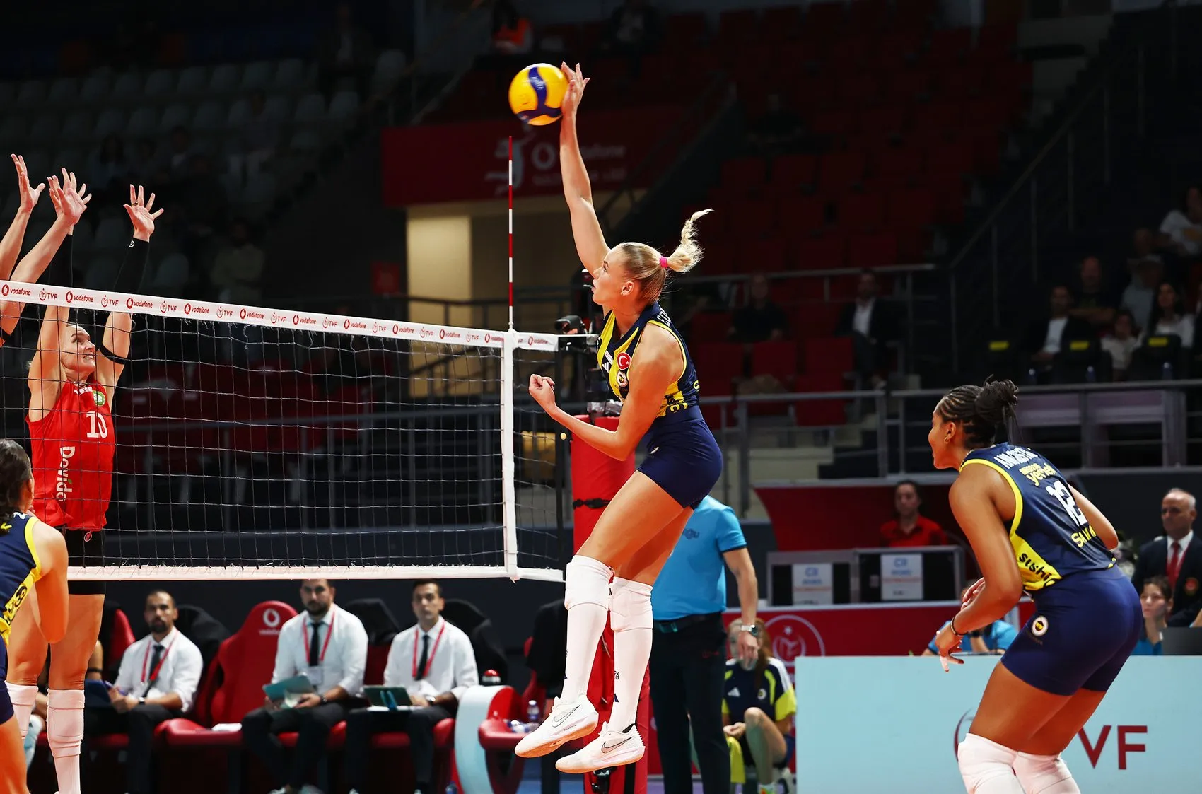 Sultanlar Ligi'nde Fenerbahçe Medicana Fırtınası: Rakibine Nefes Aldırmadı