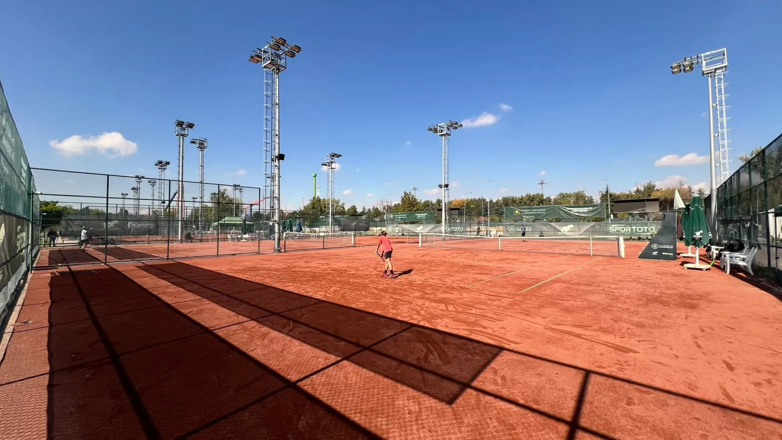 Başkentte raketler şampiyonluk için havaya kalktı: 128 sporcu kortlarda ter dökecek
