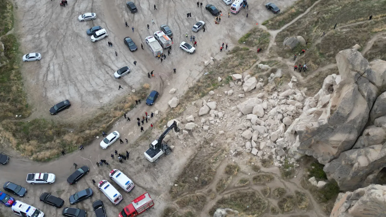 Göreme'de turistik gezi kabusa döndü: Peribacasından kopan dev kaya kütleleri can aldı