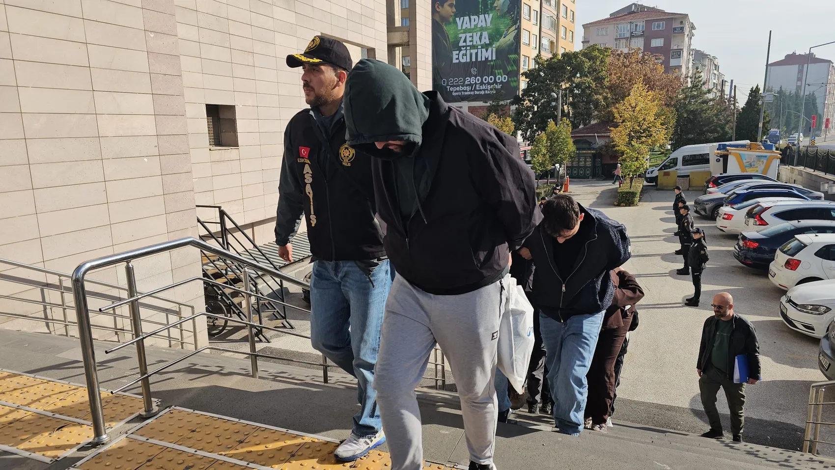 Beş ilde eş zamanlı düğmeye basıldı: Fuhuş çetesine ağır darbe