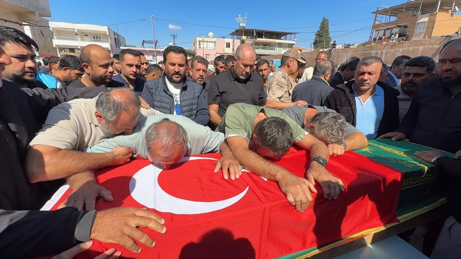 Kıbrıs açıklarındaki faciada acı veda: Mahmut Demir son yolculuğuna uğurlandı