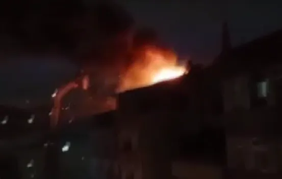 Küçükçekmece'de kentsel dönüşüm bekleyen binada korku dolu anlar
