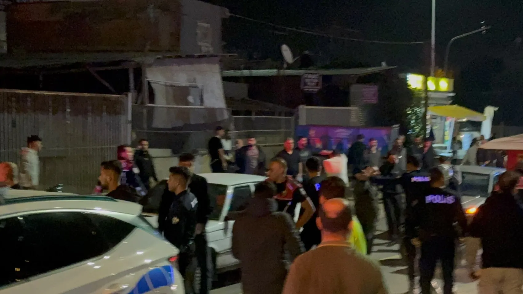 Yeşilyurt Mahallesi'nde husumet sokağa taştı: 4 yaralı