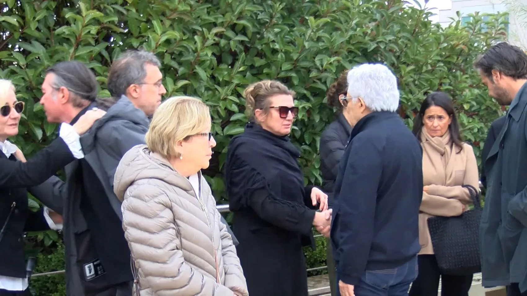 Edebiyat dünyasını sarsan çifte acı: Cem Akaş son yolculuğuna uğurlandı