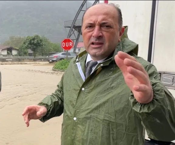 Sakarya'da sağanak kabusu: D-650 kara yolunda sürücüler zor anlar yaşadı