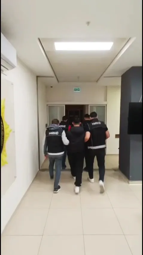 Manisa'da dev operasyon: Yüz binlerce hapla yakalandılar