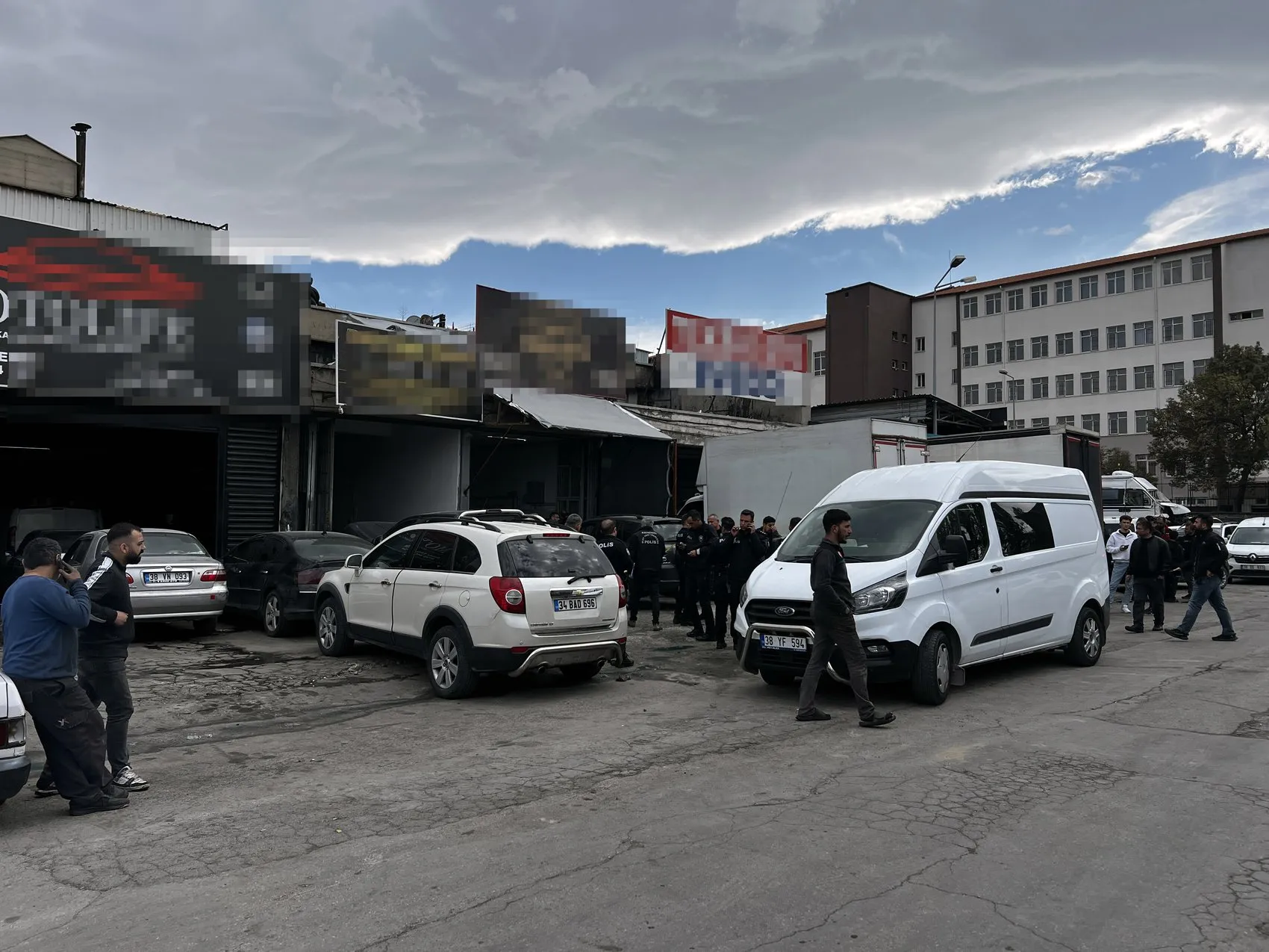 Kayseri'de tamirhaneye kanlı baskın: İşletmeci dahil üç kişi vuruldu