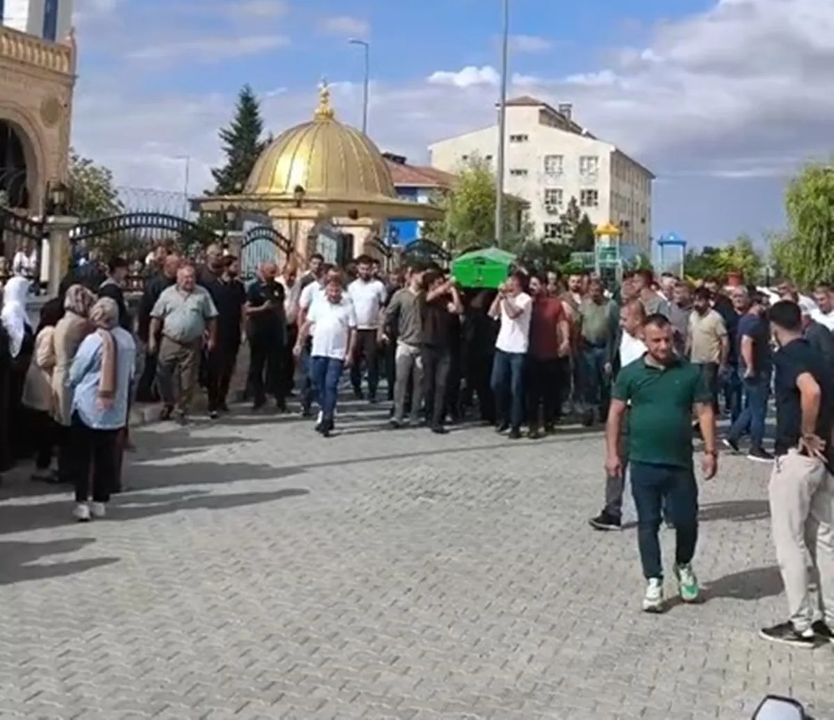 Nusaybin'de yol çalışması sırasında feci kaza: Belediye personeli hayatını kaybetti