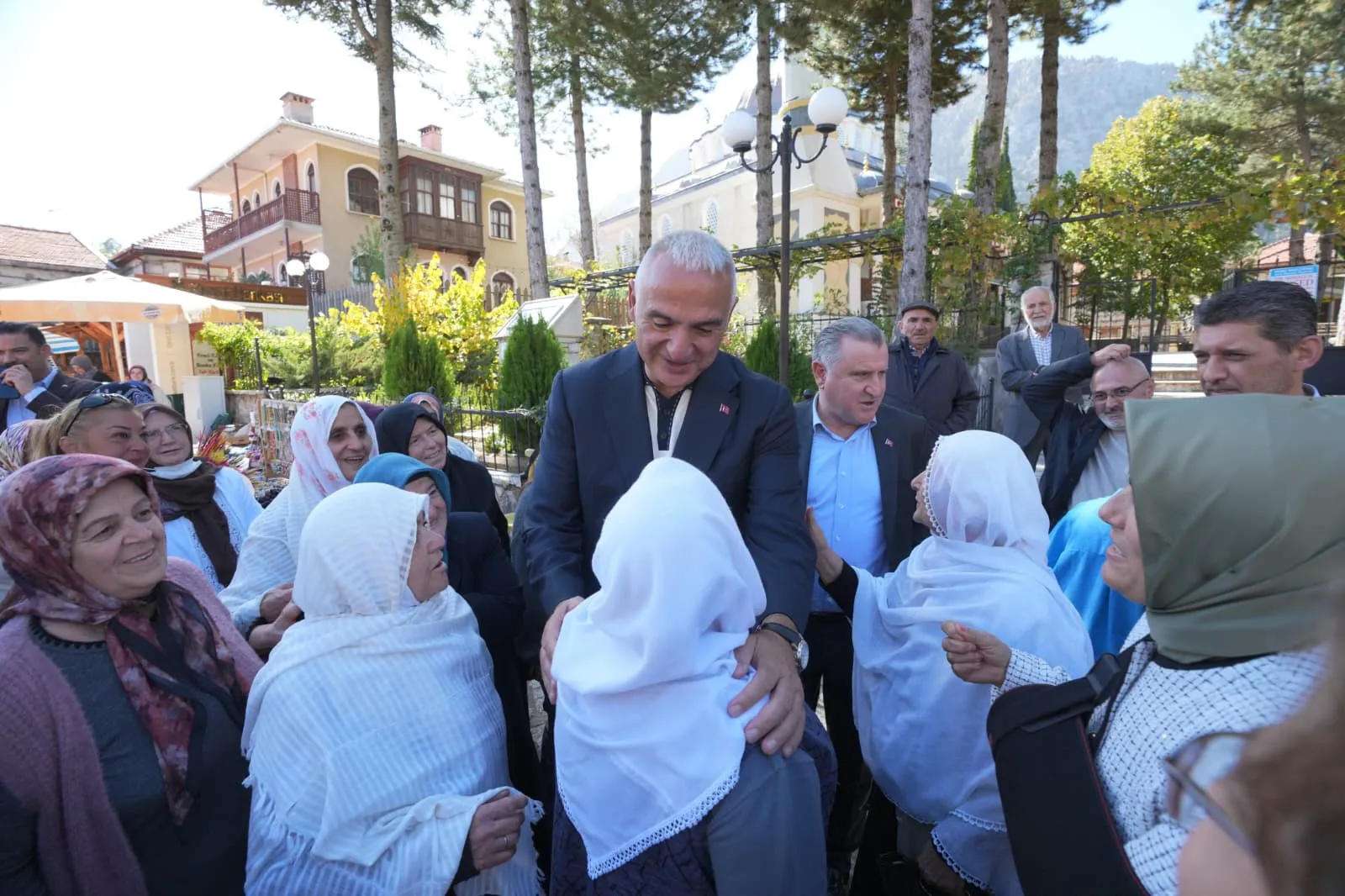 Bakan Ersoy'un baba ocağına vefa borcu: Gençler için 80 kilometrelik engeli kaldırdı