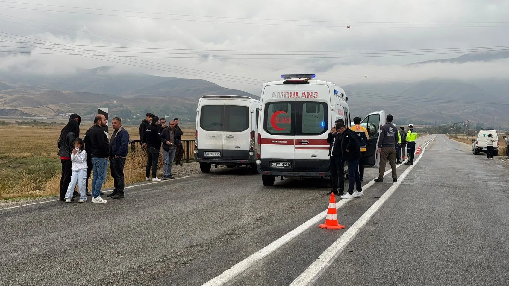 Yüksekova'da okul yolu kabusa döndü: Servis kazasında 12 öğrenci yaralandı