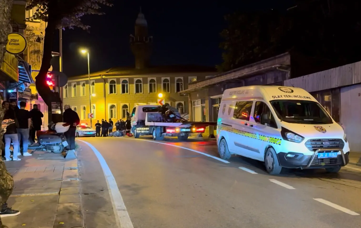 Beykoz'da gece yarısı dehşeti: Motosikletli sürücü direğe çarparak can verdi
