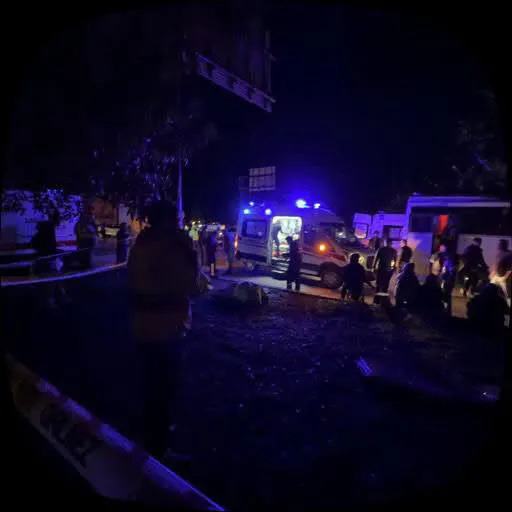 Isparta'da tarım işçilerini taşıyan araçta can pazarı: 17 yaralı