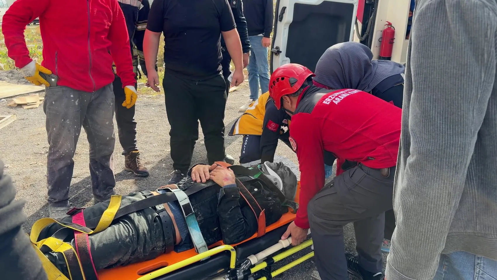 Erzurum'da inşaat faciası: Asansör montajı sırasında metrelerce aşağı çakıldı