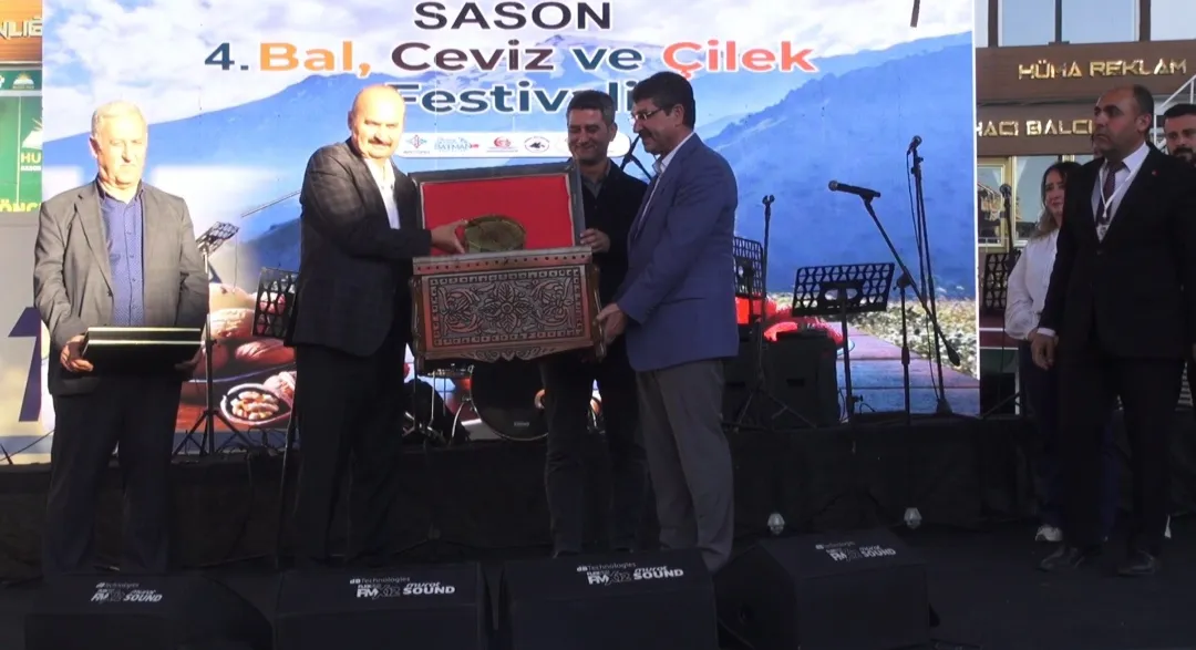 Sason'un Altın Sarısı Balı İçin Rekor Teklif: 400 Bin Liralık İhale Şehit ve Gazilere Umut Oldu