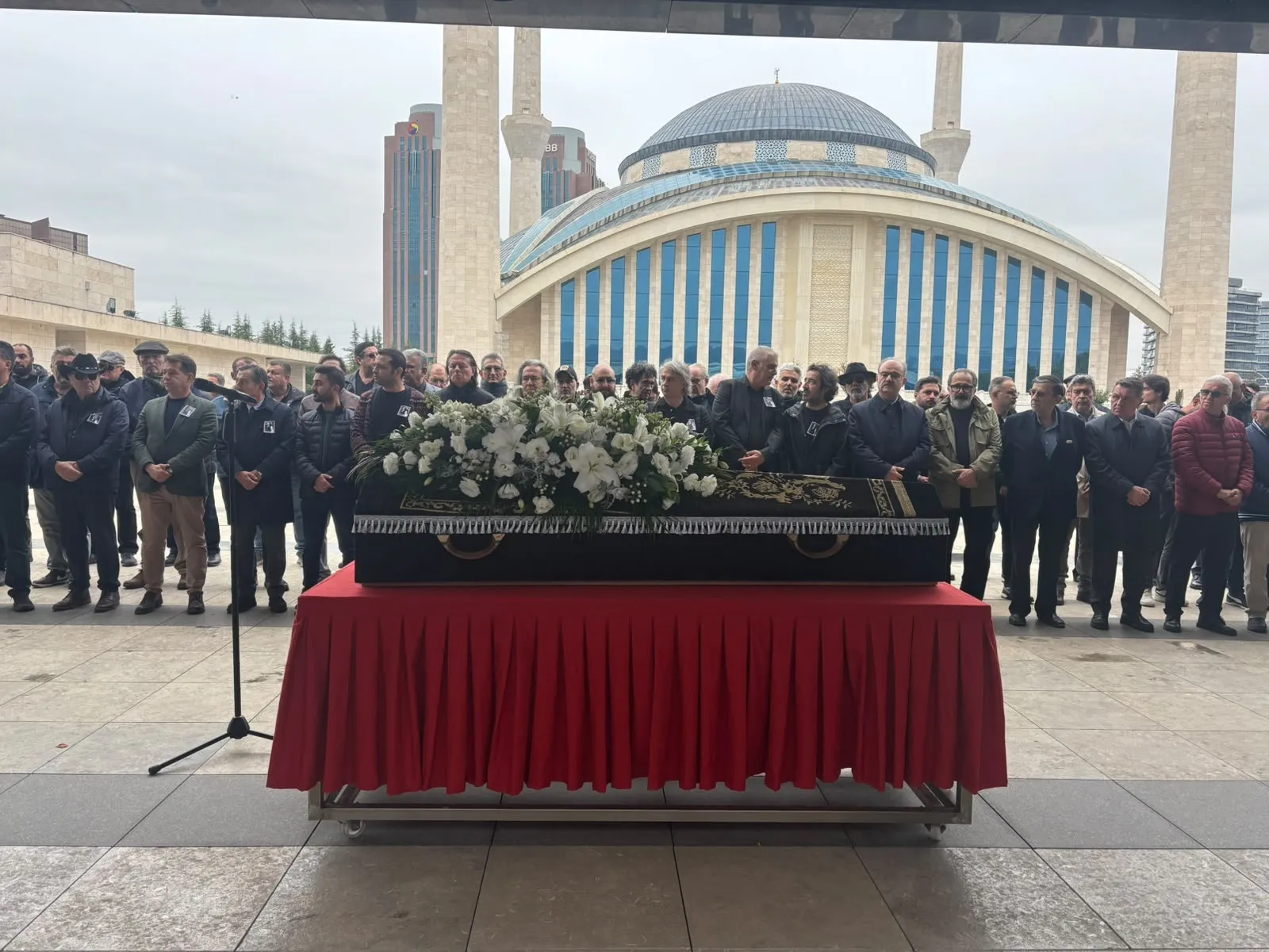 Müzik dünyasının hüzünlü vedası: Alpay Naziklioğlu Ankara'da toprağa verildi